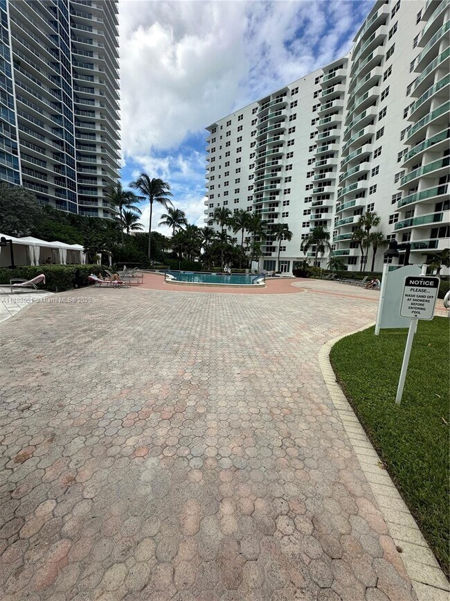 Building Photo - 3001 S Ocean Dr