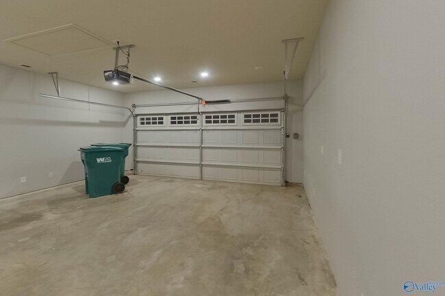 Building Photo - 10685 Bent Brook Dr