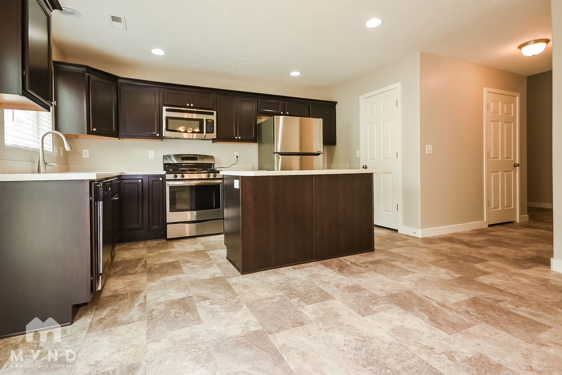 Building Photo - 961 Stonehaven Dr