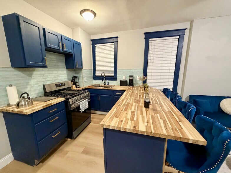 Building Photo - 3235 Itaska St