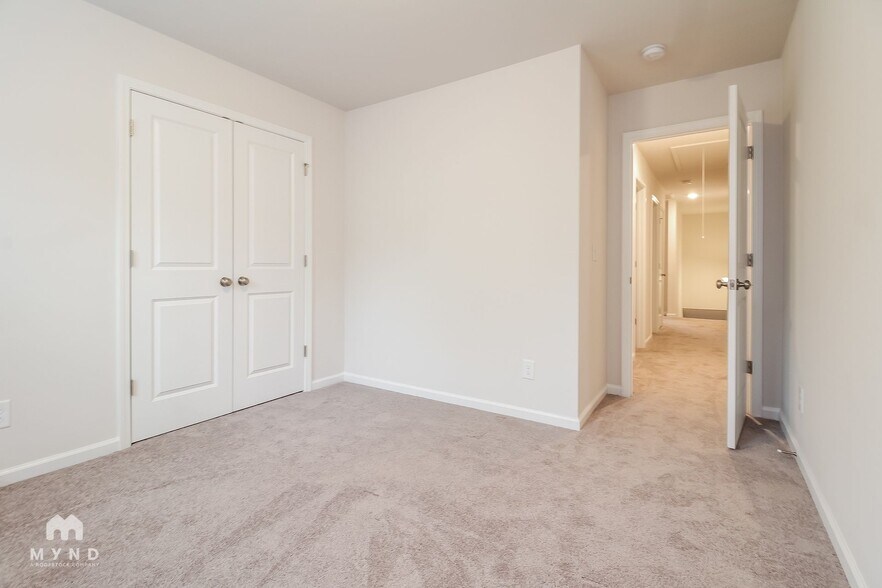 Building Photo - 10 Oak Rose Dr