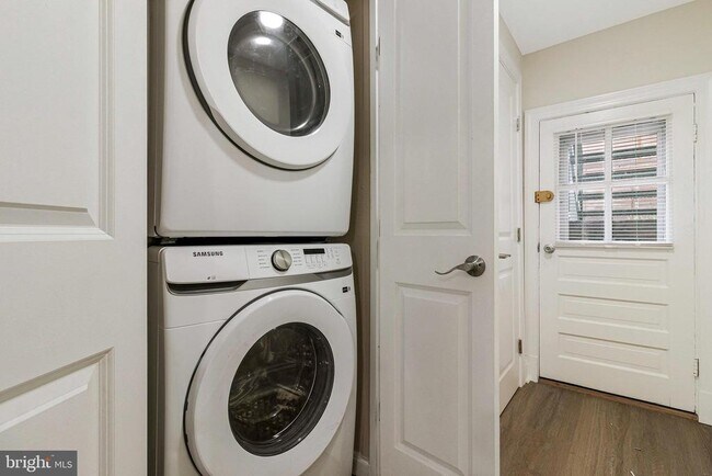 Building Photo - 1350 Sheridan St NW