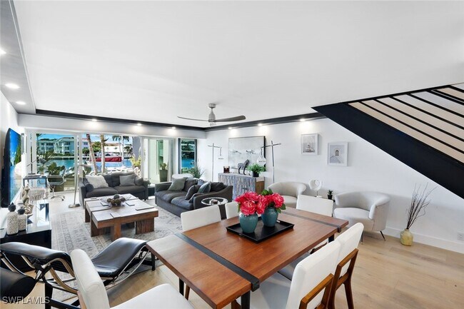 Building Photo - 800 River Point Dr