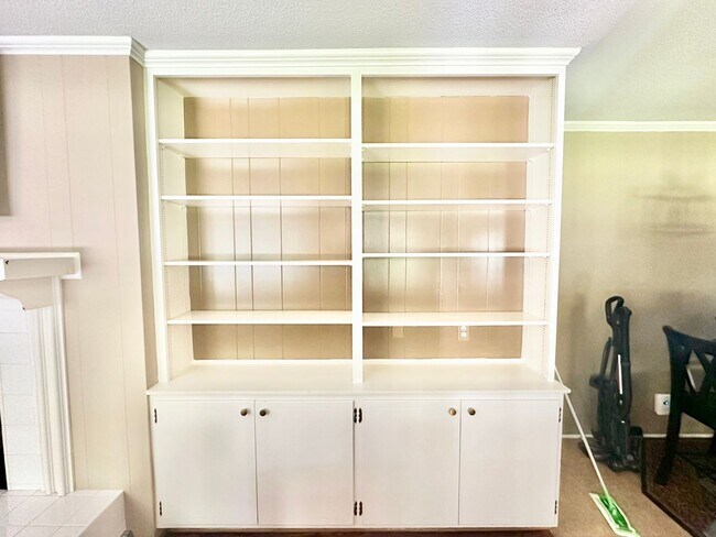 Building Photo - 621 Hanover Ct