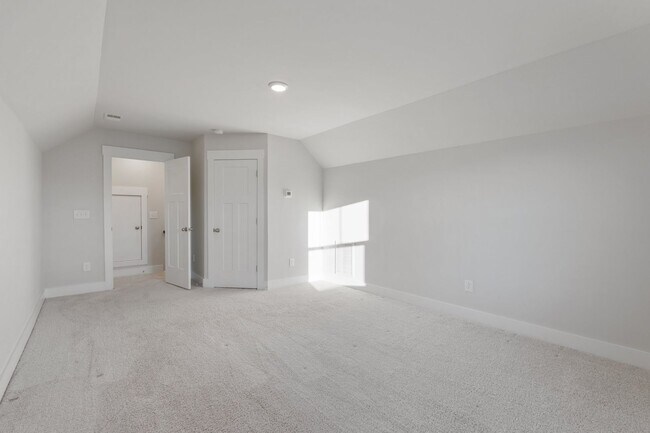 Building Photo - Beautiful 4 Bedroom Home