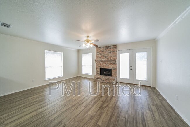 Building Photo - 2758 Red Oak Dr