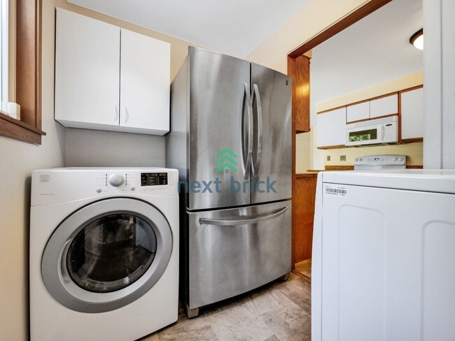 Building Photo - 3 BED & 2 BATH SINGLE FAMILY HOUSE FOR RENT