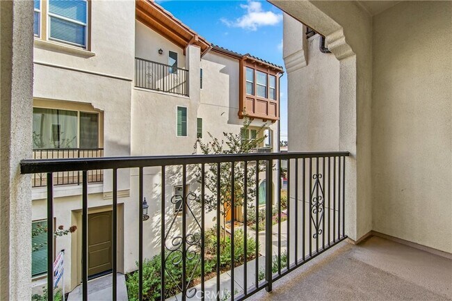 Building Photo - 6331 Pacific Wy