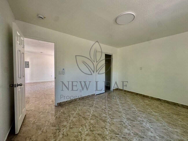 Building Photo - 653 W Fernleaf Ave