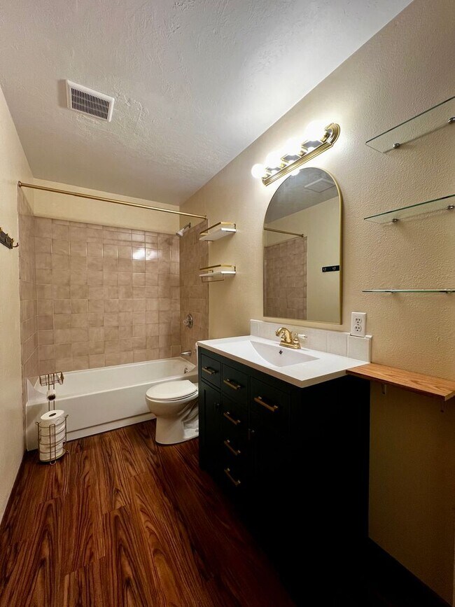 Building Photo - Move in special - $150 off first month's rent!