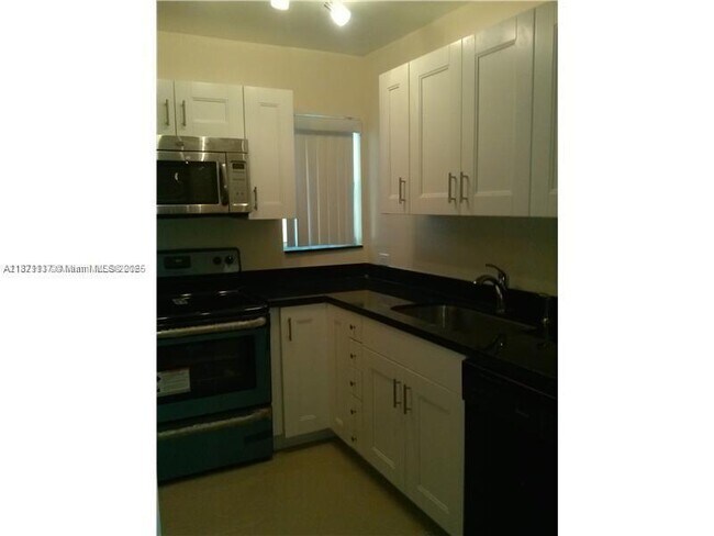 Building Photo - 2 bedroom in Hollywood FL 33021