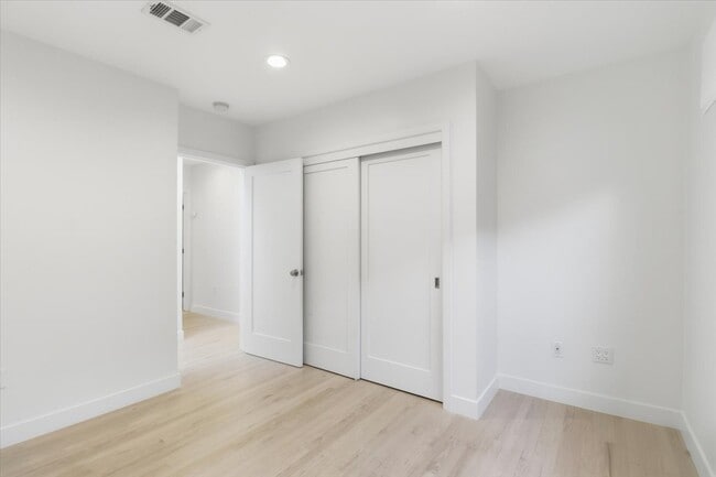Building Photo - 2156 Linnington Ave