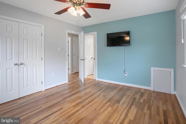 Building Photo - 8300 Midwood St