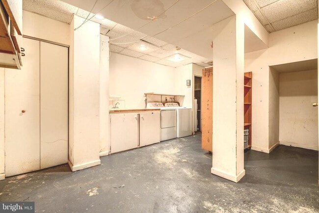 Building Photo - 9 Guinevere Ct