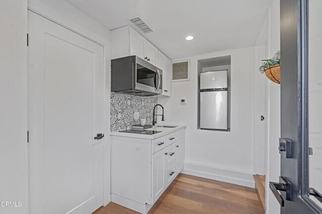 Building Photo - 4480 Sunnycrest Dr