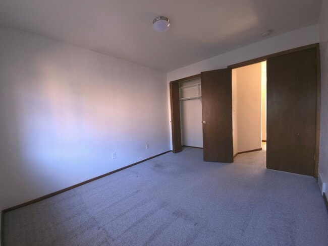 Building Photo - 525 Manhattan Dr