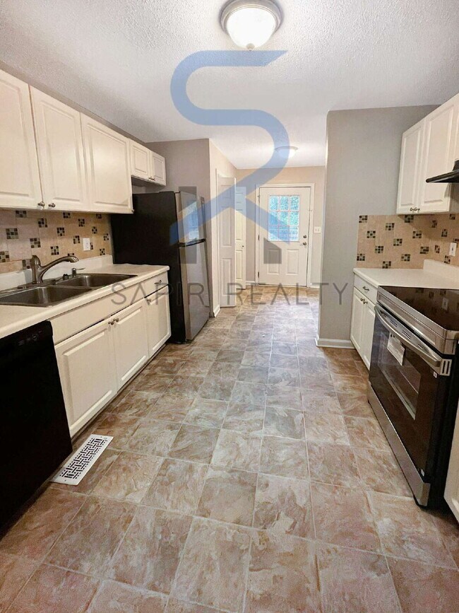 Building Photo - Move in before November 15th and choose yo...