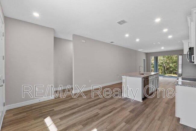 Building Photo - 241 E Reel Loop