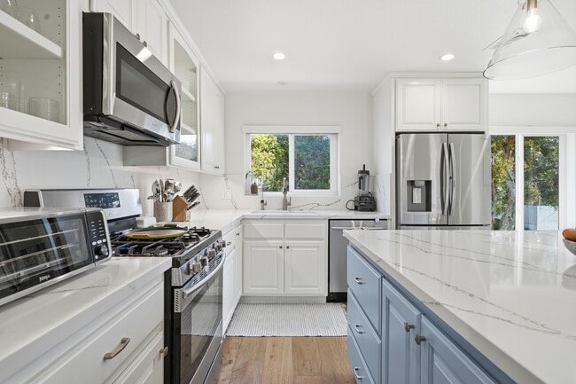 Building Photo - 125 S Juanita Ave