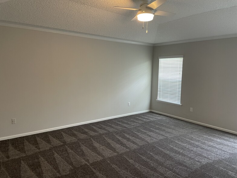 Building Photo - 65 Waterbridge Pl