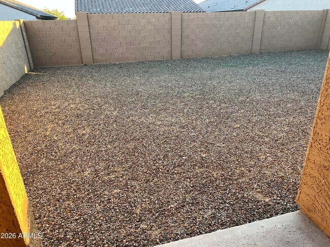 Building Photo - 16845 W Evergreen Rd