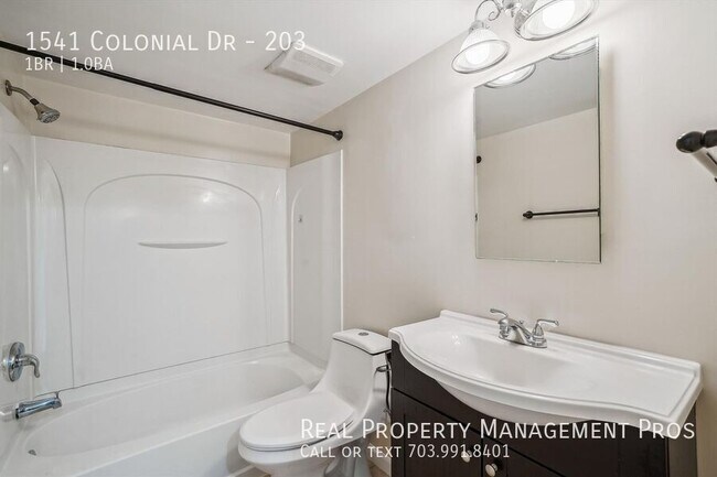 Building Photo - 1541 Colonial Dr