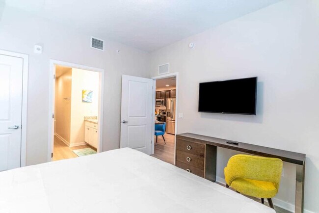Building Photo - 4001 Breakview Dr