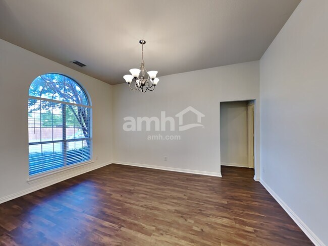 Building Photo - 6213 Richmond Dr