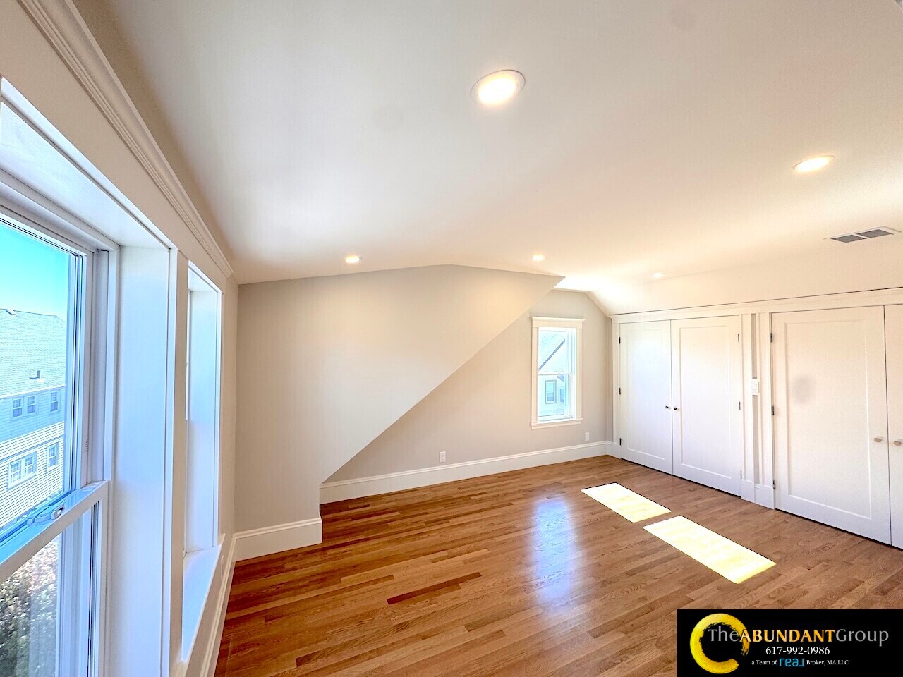 Building Photo - 14 White St