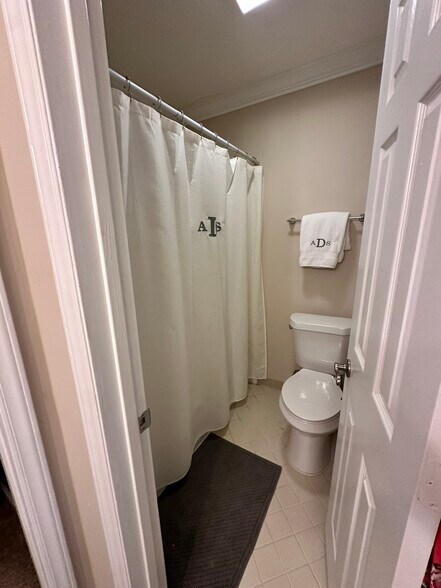Master Bathroom - 301 Queens Rd