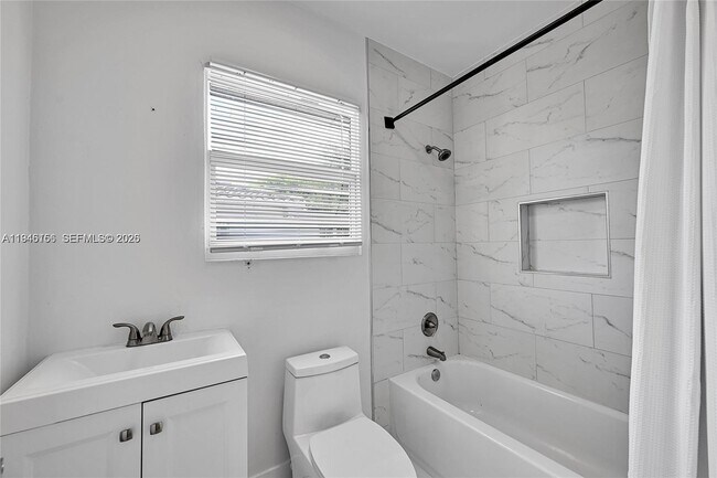 Building Photo - 21 NE 48th St