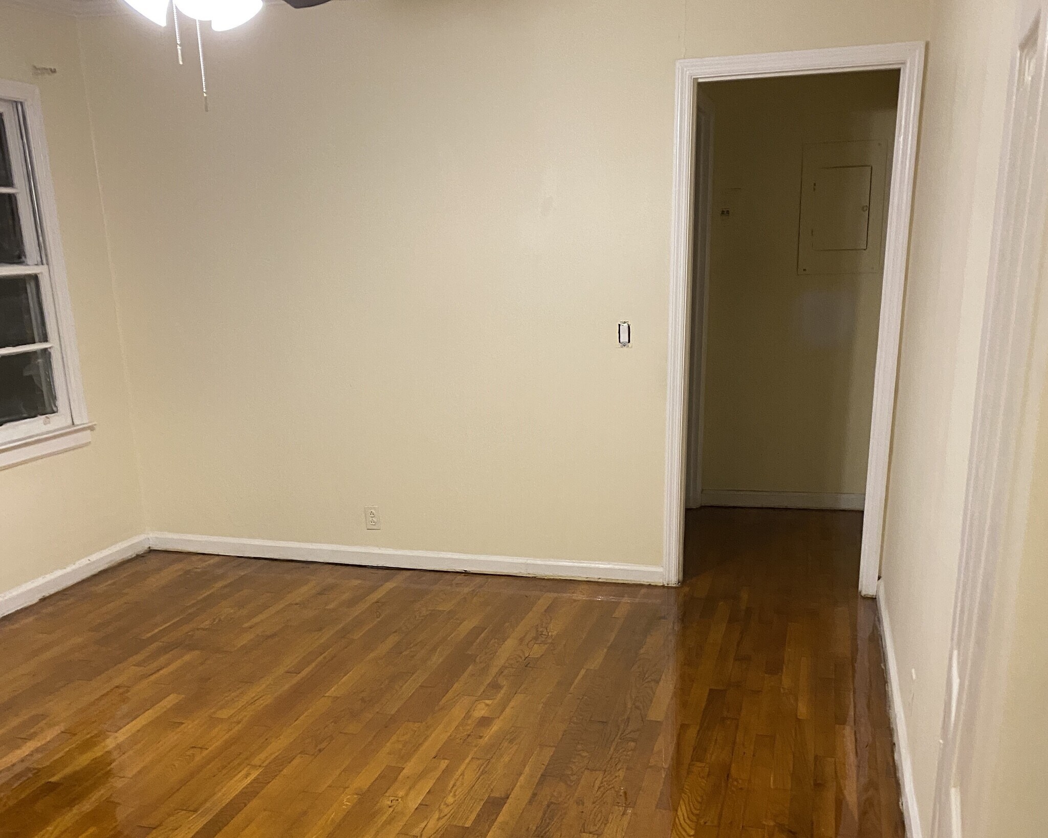 Building Photo - 374 E Monroe Ave