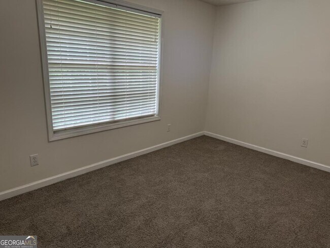 Building Photo - 19 Carriage Lake Dr