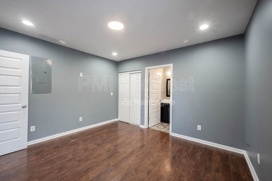 Building Photo - 3157 E Washington St