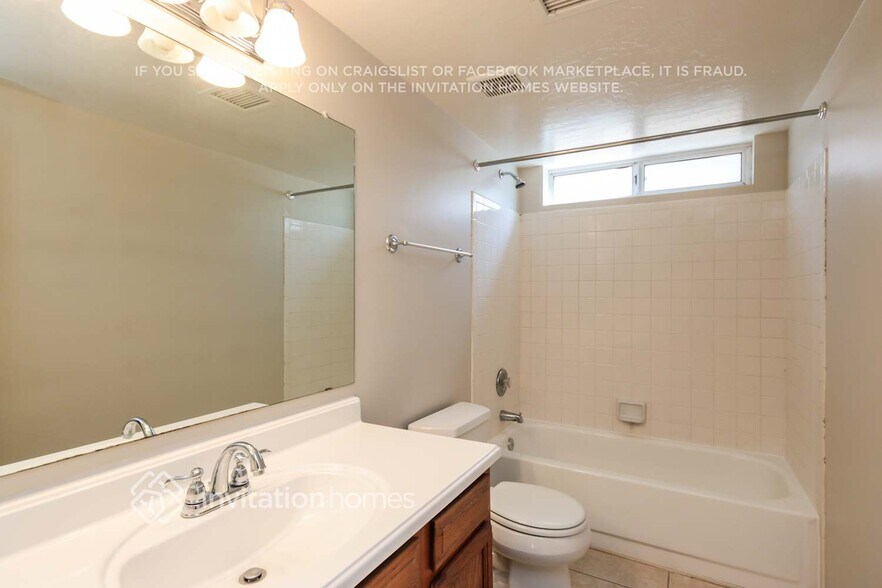 Building Photo - 1014 E Hearne Way