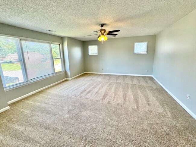 Building Photo - MeadowRidgeDr2373