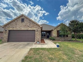 Building Photo - 313 Valley Dr