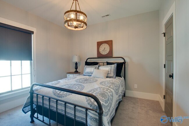 Building Photo - 32 Hillcrest Ave NW