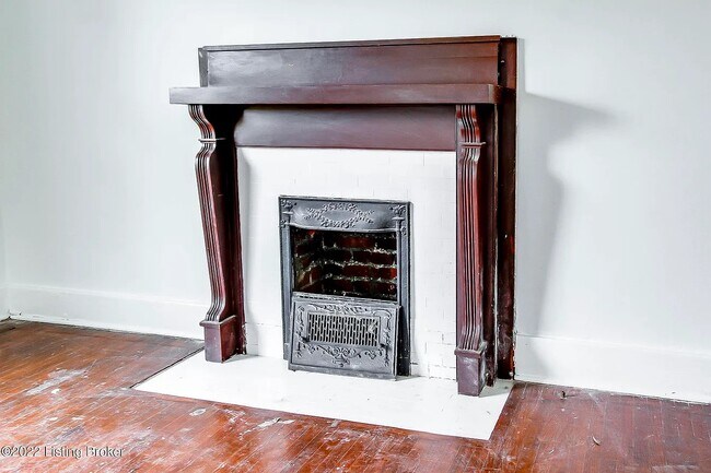 Building Photo - 2158 Sherwood Ave