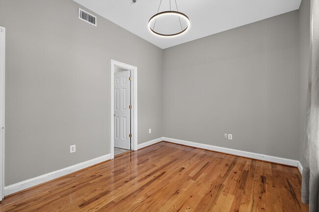 Building Photo - 1340 Q St NW