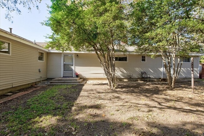 Building Photo - 3524 Corto Ave