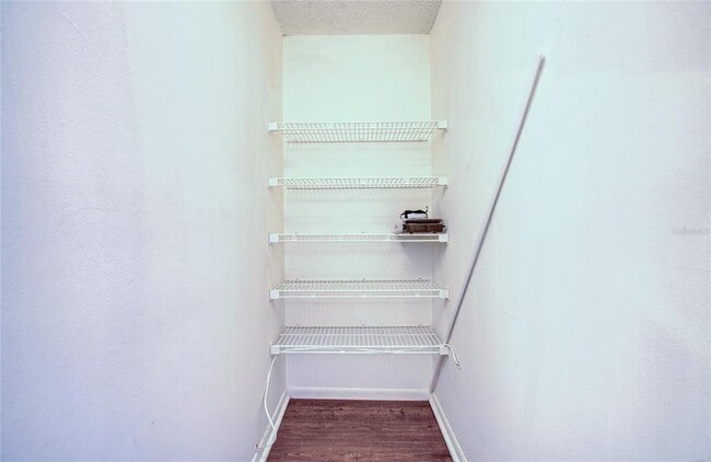 Building Photo - 225 Country Club Dr