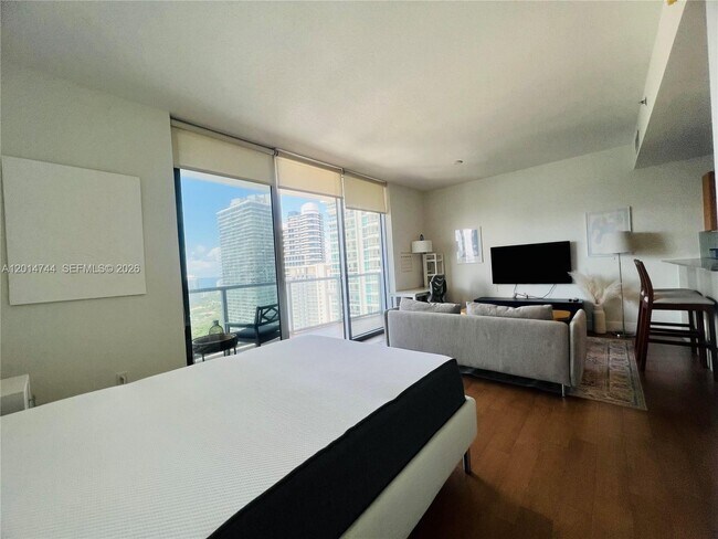 Building Photo - 1060 Brickell Ave