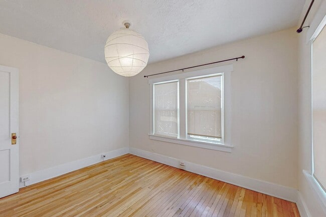 Building Photo - Two Bedroom One Bath home or sweet little ...