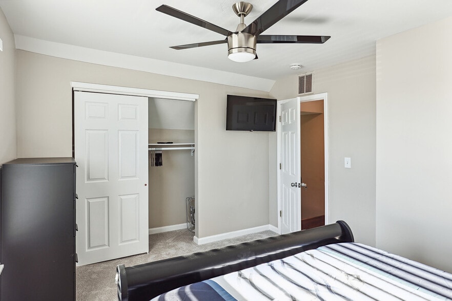 Building Photo - 5641 Cates Ave