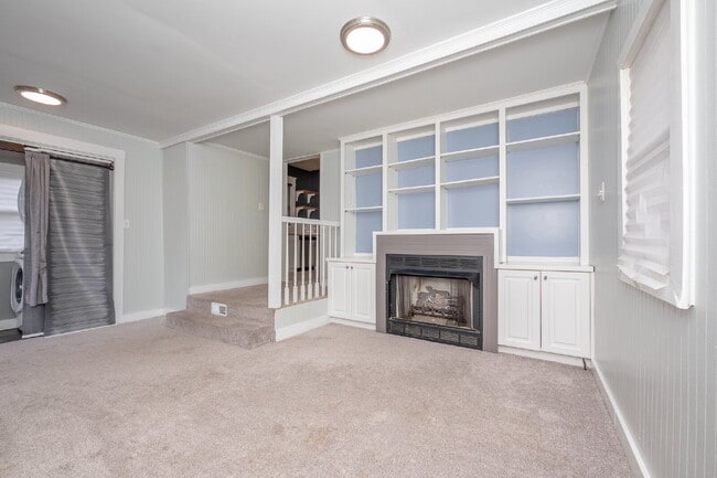 Building Photo - Beautiful 3-Bedroom, 2-Bath Bungalow with ...