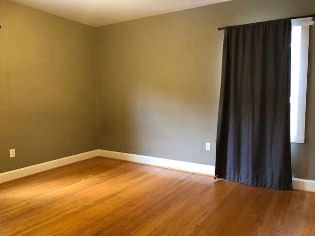 Building Photo - 406 NE 80th St