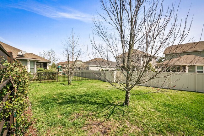 Building Photo - Trailmark Amazing Amenities Included