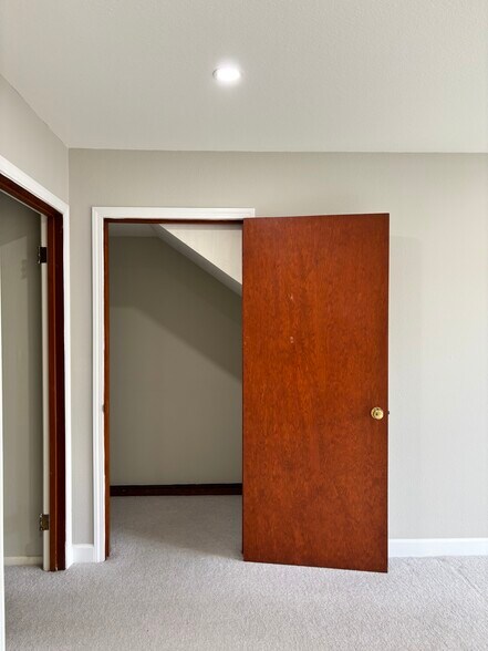 Closet - 6742 Snowdon Ave