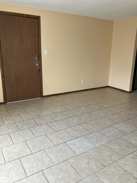 Building Photo - 370 Villabrook Dr